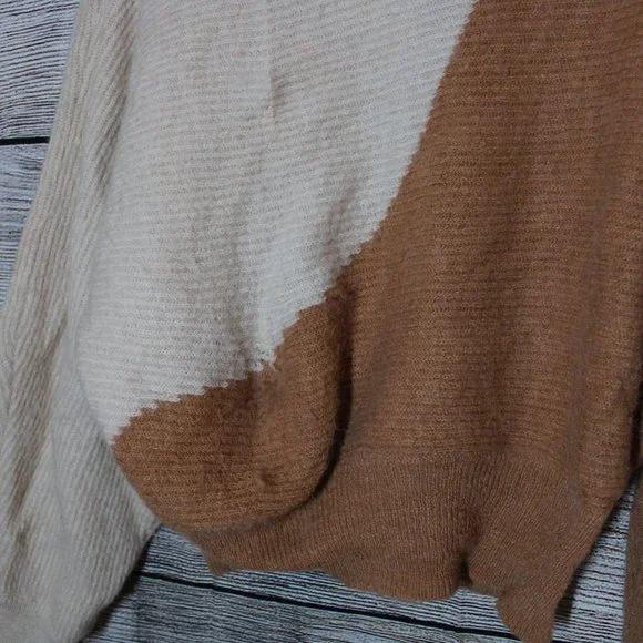 LUSH | Two-Tone Knit Sweater - Picture 5 of 6